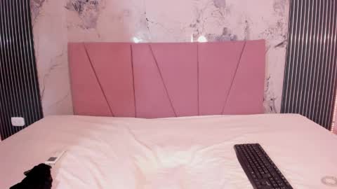 Laura online show from April 7, 7:25 pm