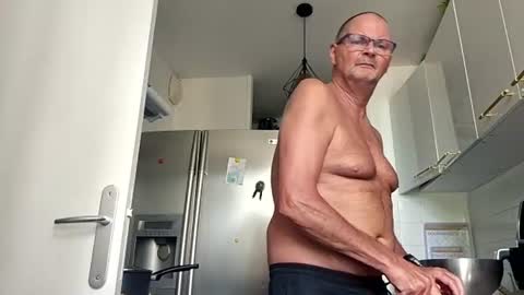 Snapshot of franciscomalin chatting on August 4, 1:46 pm franciscomalin online show from August 4, 1:46 pm