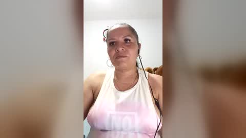 Snapshot of francy_froz chatting on June 15, 2:36 am francy froz online show from June 15, 2:36 am