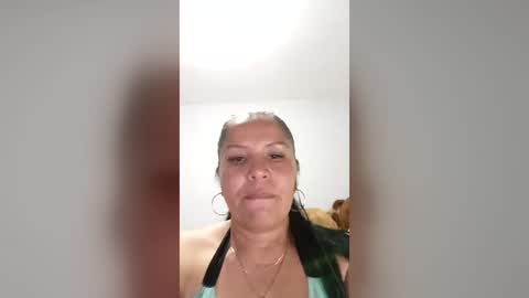 Snapshot of francy_froz chatting on June 16, 1:30 am francy froz online show from June 16, 1:30 am