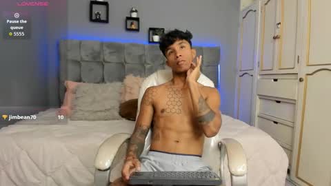 Snapshot of frank98_ chatting on September 22, 7:49 pm frank98_ online show from September 22, 7:49 pm