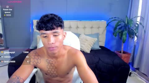 Snapshot of frank98_ chatting on October 10, 7:35 pm frank98_ online show from October 10, 7:35 pm