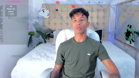 Snapshot of frank98_ chatting on October 21, 9:59 pm frank98_ online show from October 21, 9:59 pm
