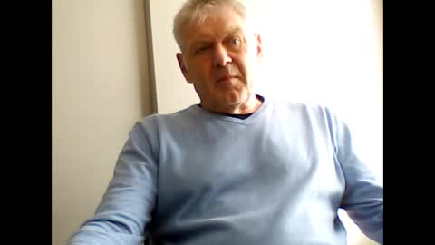 Snapshot of frannkboy61 chatting on April 6, 9:10 am frannkboy61 online show from April 6, 9:10 am