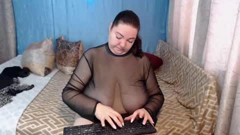 Snapshot of frau_becky chatting on December 17, 7:29 am frau_becky online show from December 17, 7:29 am