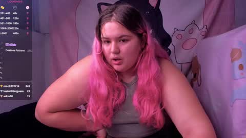 Snapshot of freakcute_friends chatting on December 4, 8:18 pm Alice online show from December 4, 8:18 pm