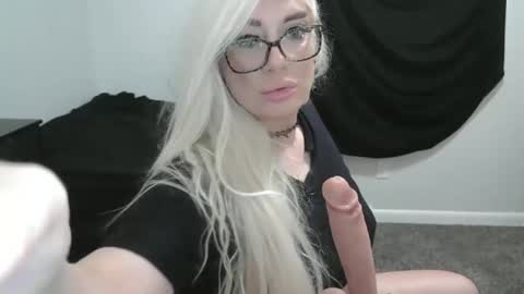 Snapshot of freakybarbi chatting on October 8, 3:53 pm Freaky Barbi online show from October 8, 3:53 pm