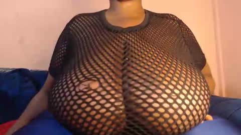 Snapshot of freakyboobsxx chatting on June 8, 2:17 pm Kimmy online show from June 8, 2:17 pm