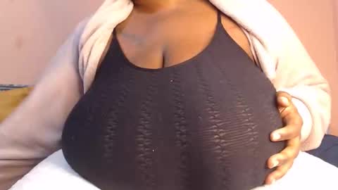 Snapshot of freakyboobsxx chatting on June 10, 7:40 am Kimmy online show from June 10, 7:40 am