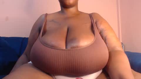 Snapshot of freakyboobsxx chatting on June 11, 2:04 pm Kimmy online show from June 11, 2:04 pm