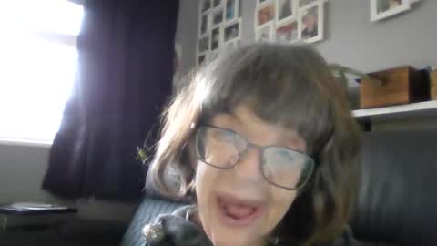 Snapshot of freakyface42 chatting on March 29, 3:56 pm freakyface42 online show from March 29, 3:56 pm