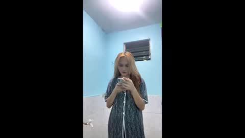 freakyslut4u_ online show from April 25, 10:18 am