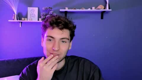 Snapshot of fred_strong chatting on December 18, 8:37 pm Freddy online show from December 18, 8:37 pm