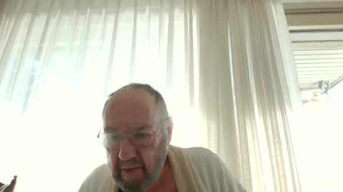 Snapshot of fredaldavid chatting on January 12, 9:40 am David Fredal online show from January 12, 9:40 am