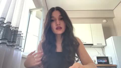 Mia online show from June 29, 5:03 am