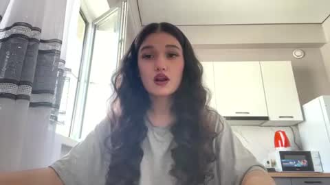 Mia online show from July 4, 5:13 am