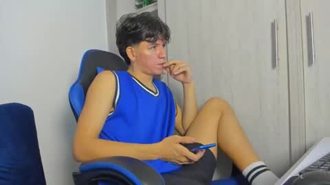 Snapshot of fredd_cs chatting on November 7, 7:03 pm fredd_cs online show from November 7, 7:03 pm