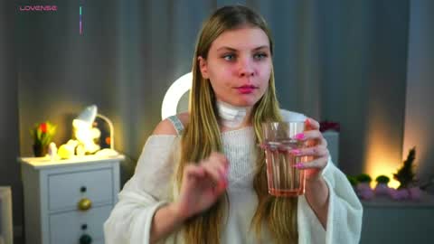 Hey im Olivia im glat to see you in mu room3 online show from April 13, 2:00 pm