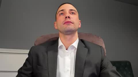 Andrew online show from December 1, 8:36 pm