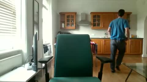 Snapshot of frenchbdmaninlondon chatting on January 13, 12:02 pm Horny Paul online show from January 13, 12:02 pm