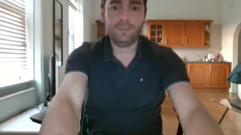 Snapshot of frenchbdmaninlondon chatting on March 5, 5:29 pm Horny Paul online show from March 5, 5:29 pm