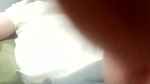 Snapshot of frenchsmoker29 chatting on November 17, 11:43 pm frenchsmoker29 online show from November 17, 11:43 pm