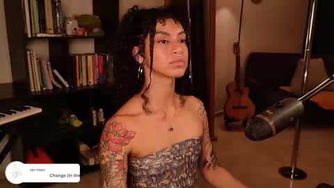 Snapshot of fresatanica chatting on October 14, 12:33 am Vale online show from October 14, 12:33 am