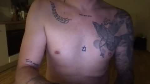 Snapshot of freshguy28 chatting on November 20, 1:39 am Dorian online show from November 20, 1:39 am