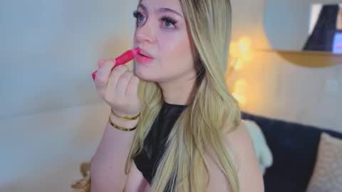 fresita_pink_ online show from March 18, 9:40 pm