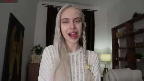 Freya online show from April 16, 8:09 pm