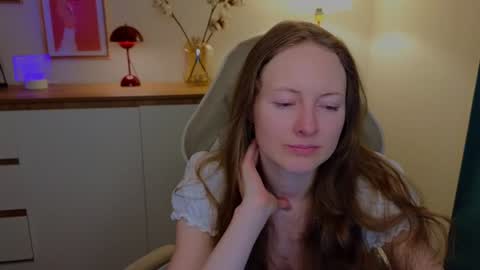 Freya online show from December 8, 3:45 pm