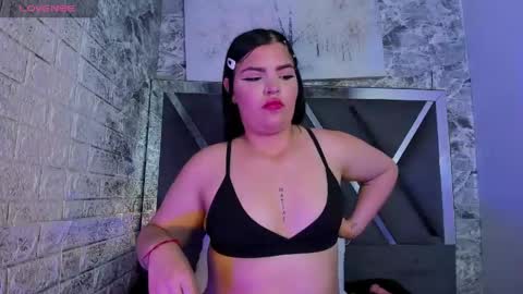 FreyaHL online show from April 23, 2:35 am