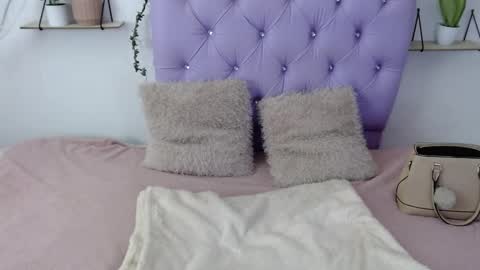 Snapshot of freyja_01 chatting on September 24, 9:29 pm Freyja online show from September 24, 9:29 pm