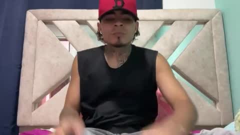 freyva_ online show from April 6, 1:25 am