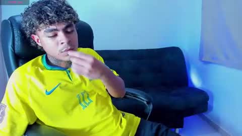 freyva_ online show from June 14, 2:24 am