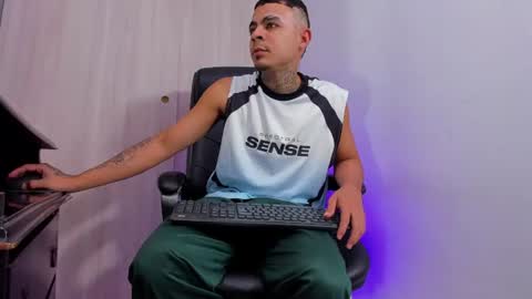 freyva_ online show from August 6, 5:09 am