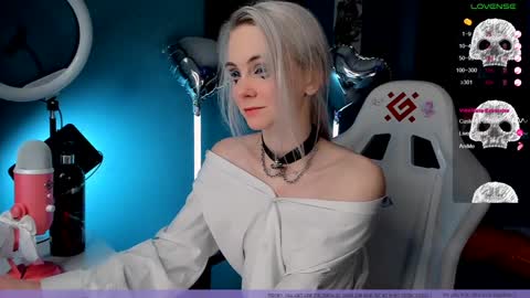 Snapshot of frida_fortune chatting on January 28, 10:56 am Frida A boost to fortune for the one who gives a thumbs up and a bonus lucky for those who support me by joining the fanclub online show from January 28, 10:56 am