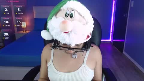 Snapshot of frida_lassi_ chatting on December 5, 6:22 pm frida_lassi_ online show from December 5, 6:22 pm