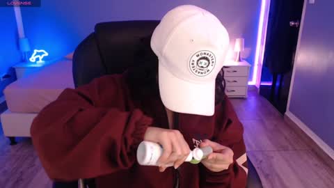 Snapshot of frida_lassi_ chatting on January 27, 12:05 pm frida_lassi_ online show from January 27, 12:05 pm