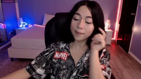 Snapshot of frida_lassi_ chatting on February 1, 1:20 pm frida_lassi_ online show from February 1, 1:20 pm