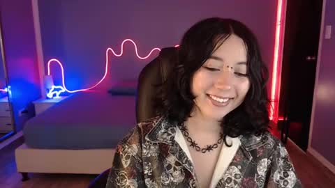 Snapshot of frida_lassi_ chatting on February 10, 7:07 pm frida_lassi_ online show from February 10, 7:07 pm