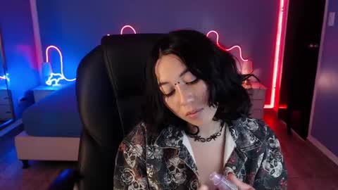 Snapshot of frida_lassi_ chatting on February 10, 10:09 pm frida_lassi_ online show from February 10, 10:09 pm