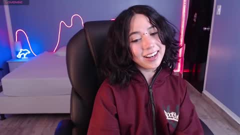 Snapshot of frida_lassi_ chatting on February 12, 7:45 pm frida_lassi_ online show from February 12, 7:45 pm