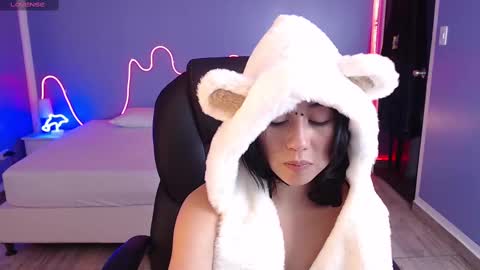 Snapshot of frida_lassi_ chatting on February 13, 6:38 pm frida_lassi_ online show from February 13, 6:38 pm