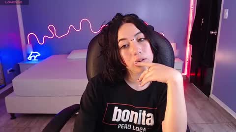 Snapshot of frida_lassi_ chatting on February 15, 10:21 pm frida_lassi_ online show from February 15, 10:21 pm