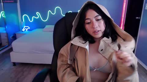 Snapshot of frida_lassi_ chatting on February 25, 6:09 pm frida_lassi_ online show from February 25, 6:09 pm