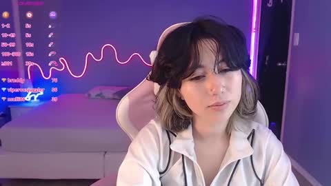 Snapshot of frida_lassi_ chatting on March 5, 3:40 pm frida_lassi_ online show from March 5, 3:40 pm