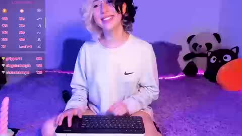 Snapshot of frida_lassi_ chatting on September 13, 12:10 am frida_lassi_ online show from September 13, 12:10 am