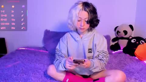 Snapshot of frida_lassi_ chatting on September 14, 9:58 pm frida_lassi_ online show from September 14, 9:58 pm