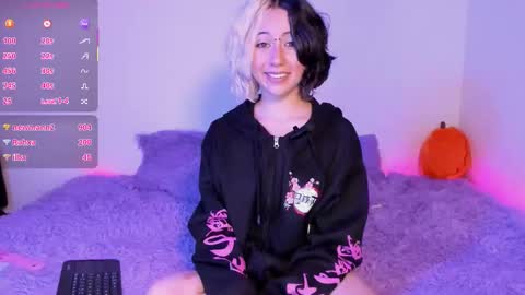 Snapshot of frida_lassi_ chatting on September 28, 5:57 am frida_lassi_ online show from September 28, 5:57 am